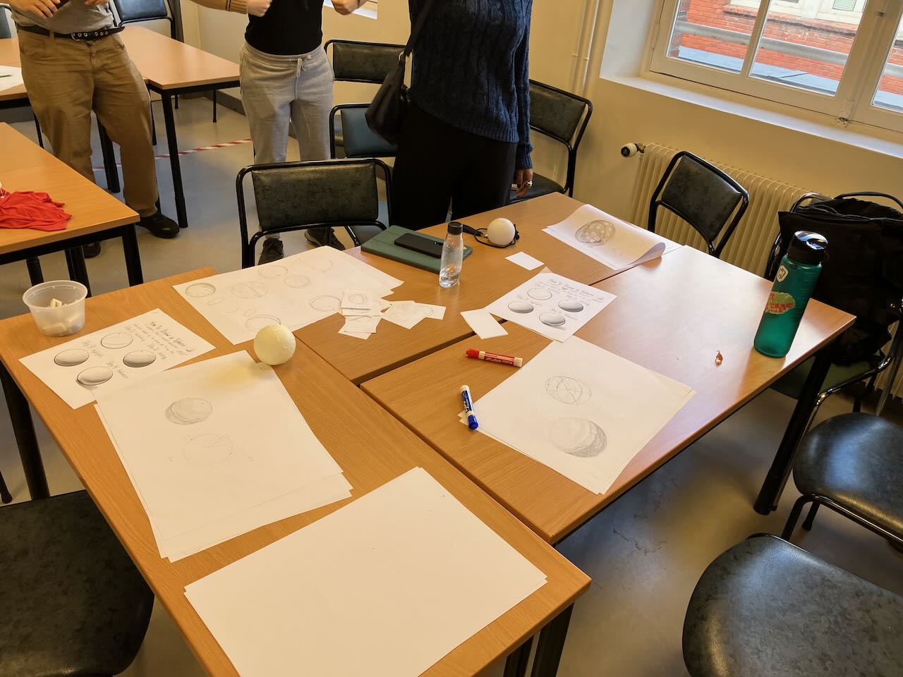 several spheres lying on the table, with drawings of spheres